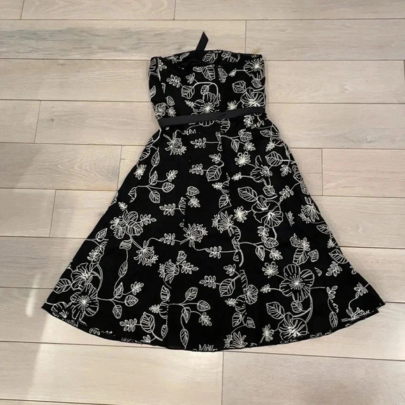 FLORAL Embroidered Strapless Fit And Flare Dress - Picture 3 of 4
